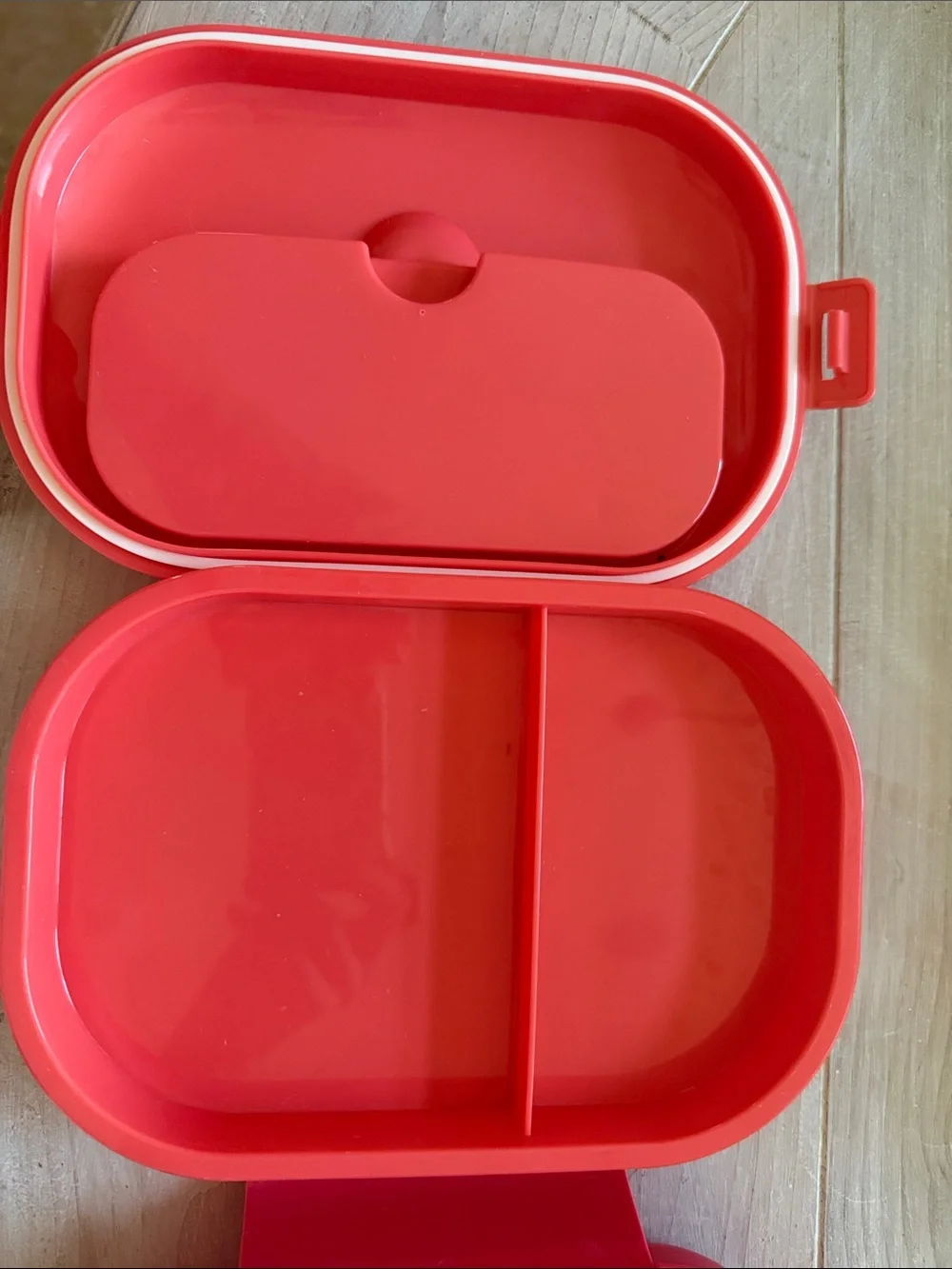N/A compact red